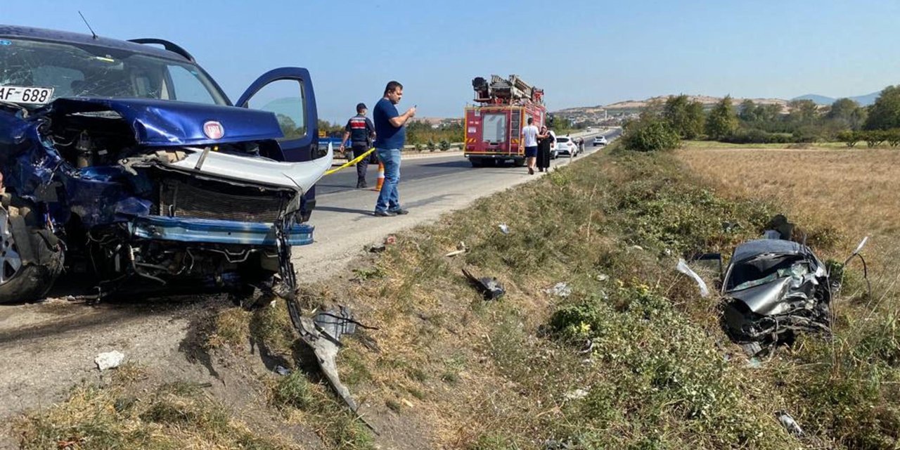 Çanakkale’de Otomobiller Çarpıştı: 2 Ölü, 5 Yaralı
