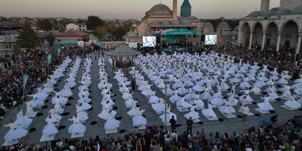 Mevlana'nın Doğum Yıldönümü Etkinlikleri 250 Semazenin Gösterisiyle Başladı