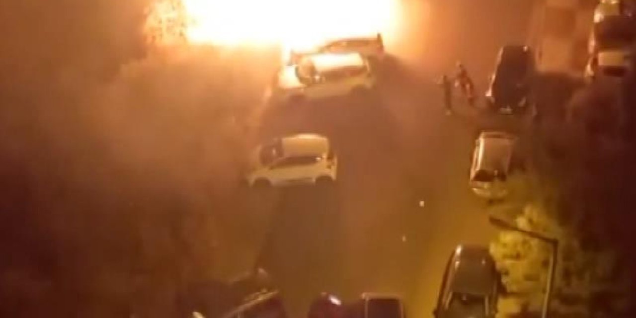 Maltepe'de Boş Arazide Çıkan Yangın Otomobillere Sıçradı