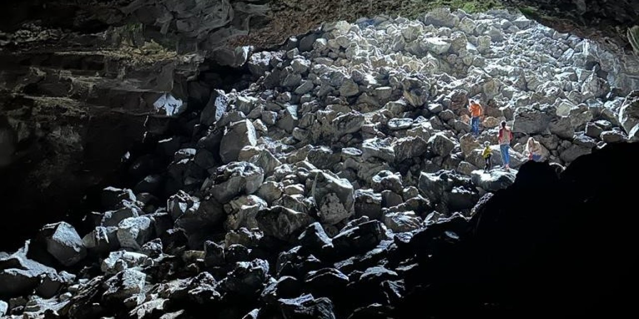 Terörden Temizlenen Ağrı Dağı'ndaki 'Buz Mağarası' Ziyaretçilerini Ağırlıyor