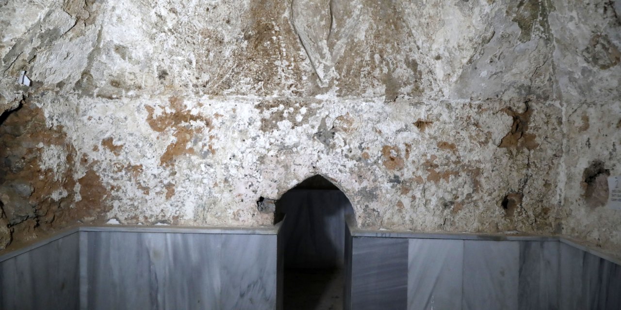 Validen, Hamamdaki 768 Yıllık Kalp Figürüne 'Hassas Dokunun' Talimatı