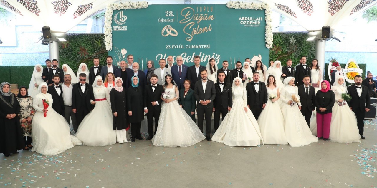Bağcılar'da 30 Kişi Toplu Düğün Şöleniyle Evlendi