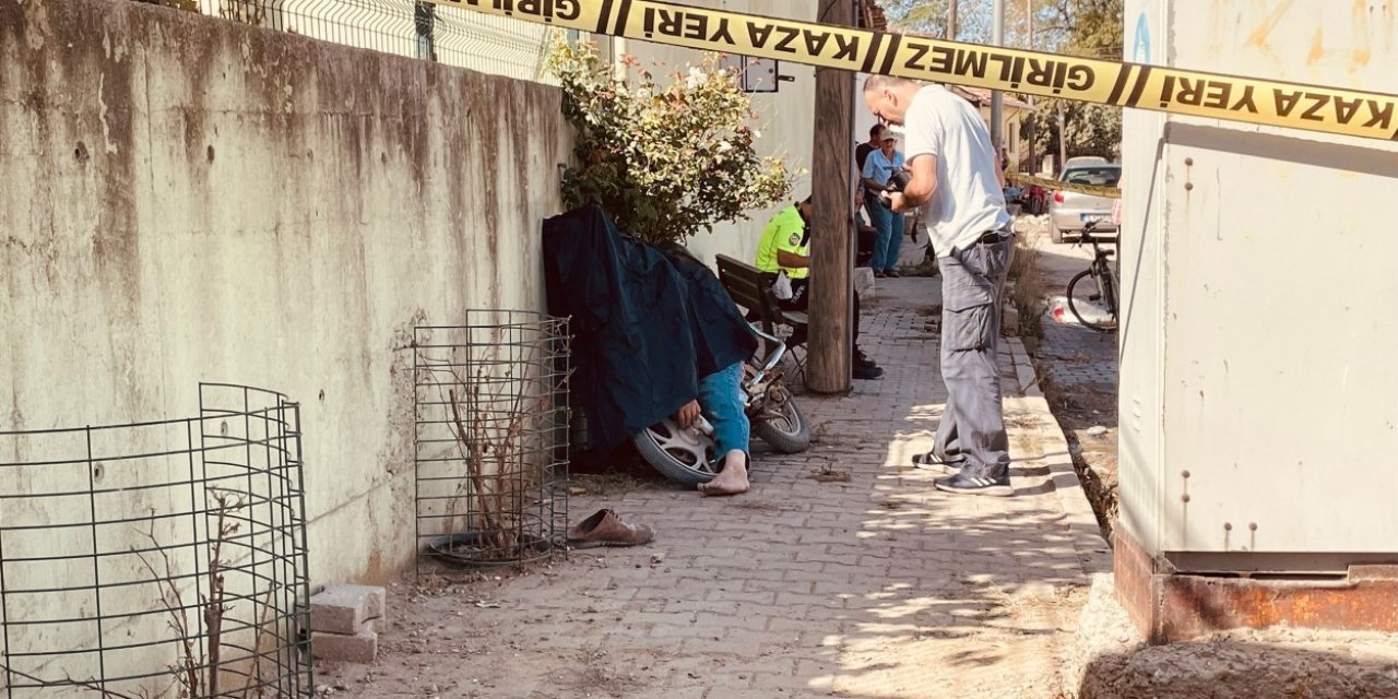 Motosiklet Duvara Çarptı, Sürücü Öldü