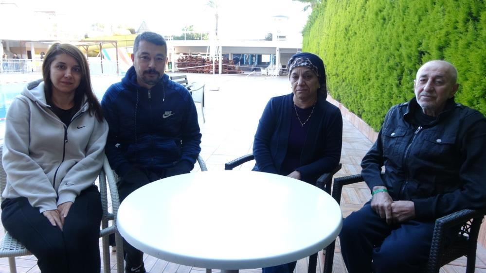 Enkaz altında birbirlerine sarılıp ölümü beklediler