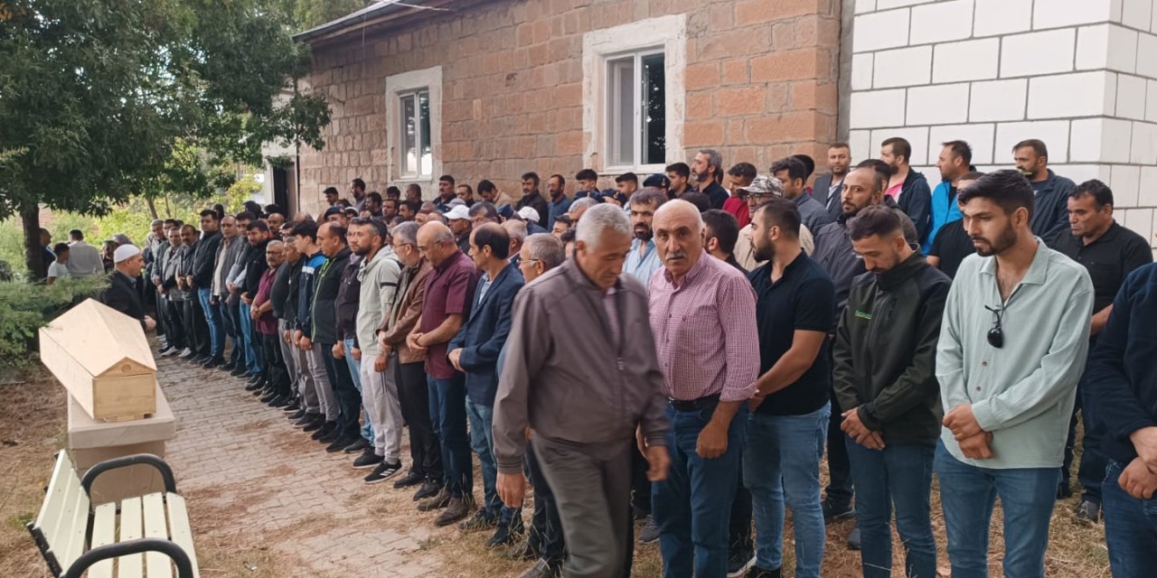 Kayseri'de Düğün Çıkışı Bıçaklı Kavga: 1 Uzman Çavuş Öldü, 2 Yaralı (2)