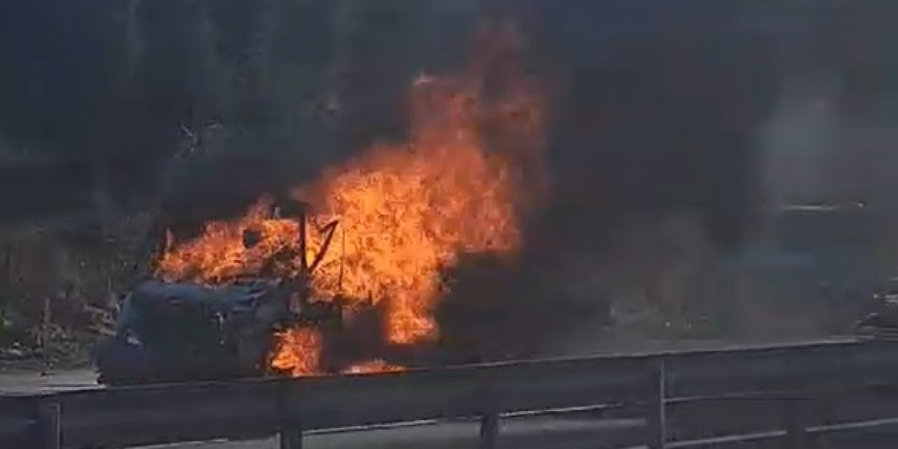 Oto Kurtarıcı Tır’a Çarptı; Sürücüsü Yanarak Can Verdi; 2 Yaralı