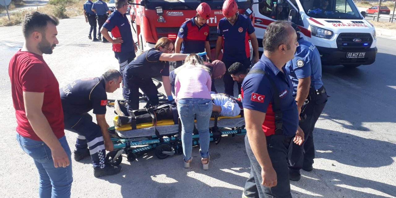 Tokat’ta Refüje Çarpan Otomobil Takla Attı, Aynı Aileden 1 Çocuk Öldü, 4 Yaralı