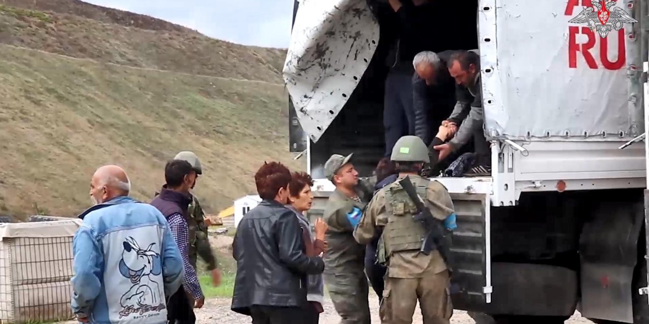 Rus Barış Güçlerinden Karabağ’daki Sivillere 190 Ton İnsani Yardım