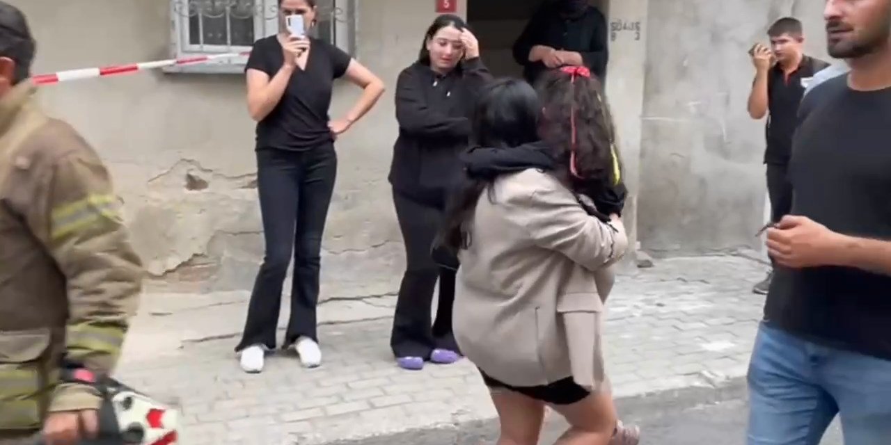 Avcılar'da Çıkan Yangında 3'ü Çocuk 8 Kişi Kurtarıldı