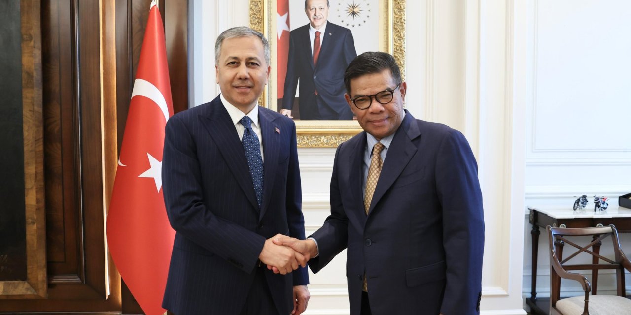 Bakan Yerlikaya, Malezya İçişleri Bakanı İsmail İle Bir Araya Geldi