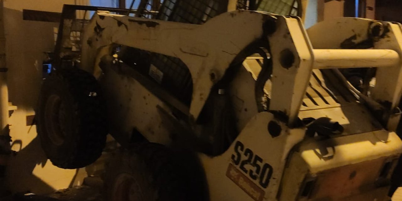 Küçükçekmece'de Kaza Yapan Forklift Daireye Girdi