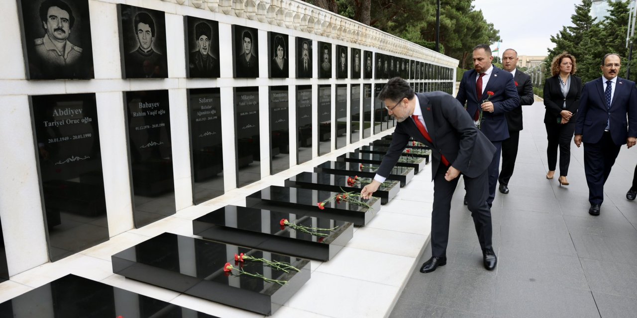 Bakan Yumaklı, Azerbaycan Şehitliği Ve Türk Şehitliği’ni Ziyaret Etti