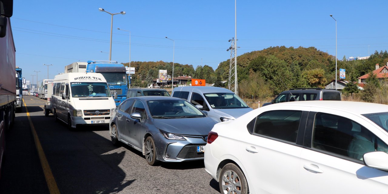 Otoyolun Ankara Yönünün Kapandı, D-100 Kara Yolunda Araç Yoğunluğu Oluştu