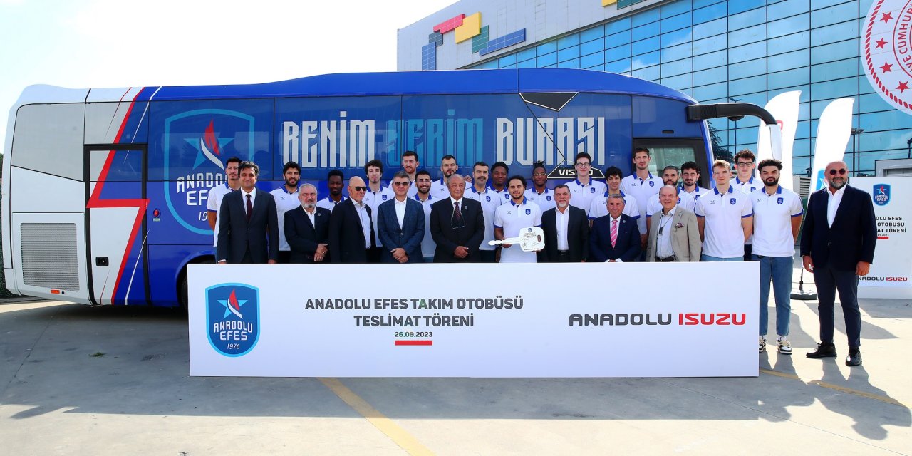 Anadolu Efes'e Yeni Takım Otobüsü Teslim Edildi