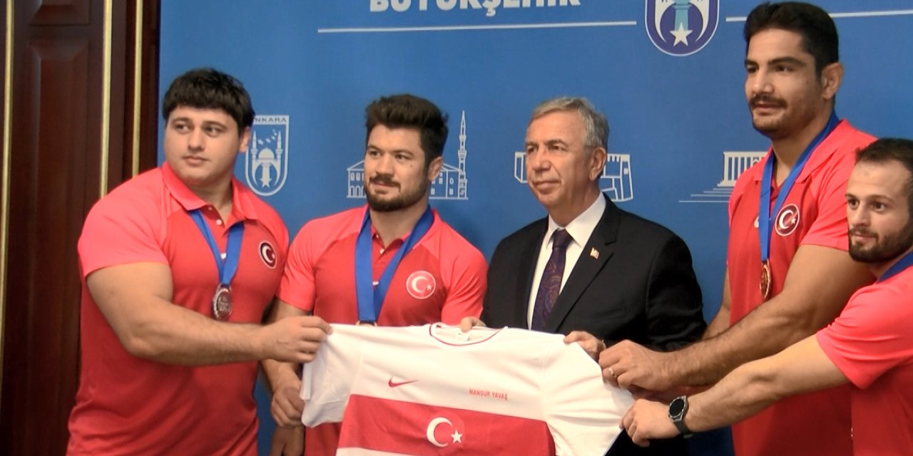 Olimpiyat Kotası Alan Milli Güreşçilerden Mansur Yavaş'a Ziyaret
