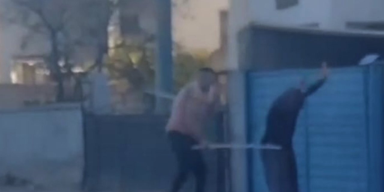Eşinin Tartıştığı Kadın Komşusuna Sopa Ve Su Borusuyla Saldırdı; O Anlar Kamerada
