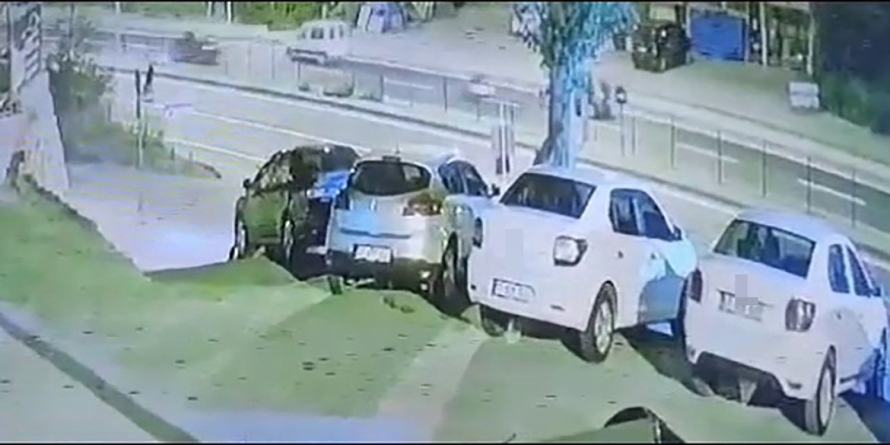 Dehşet anları kamerada, önce motosikletin ardından otomobilin altında kaldı