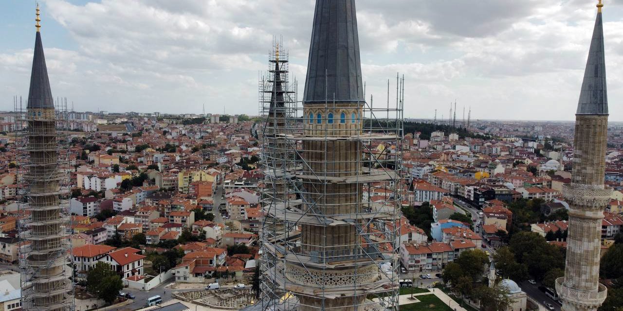 Selimiye Camisi'nin Kaybolan Mavi Çinileri, Yeniden Üretilerek Yerine Monte Edildi