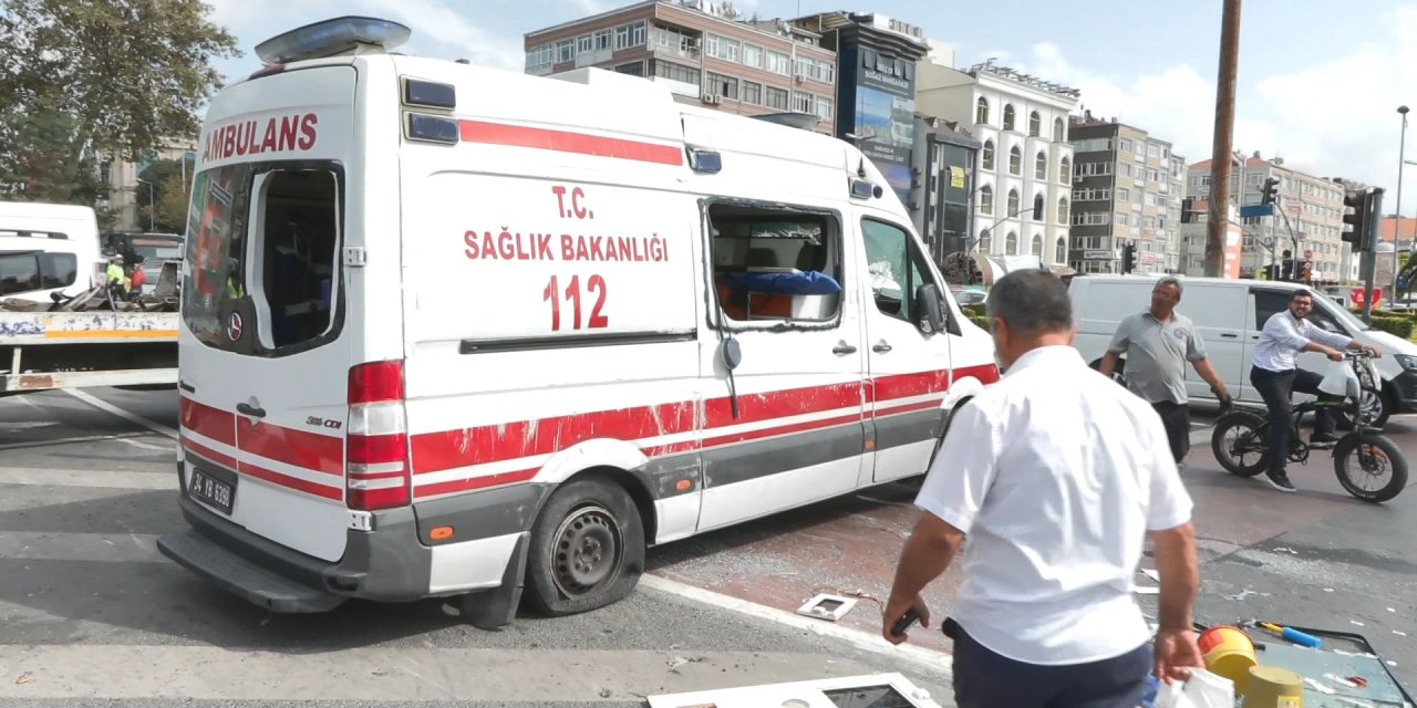 (Geniş Haber) - Vatan Caddesi'nde Ambulans Devrildi: 3 Yaralı