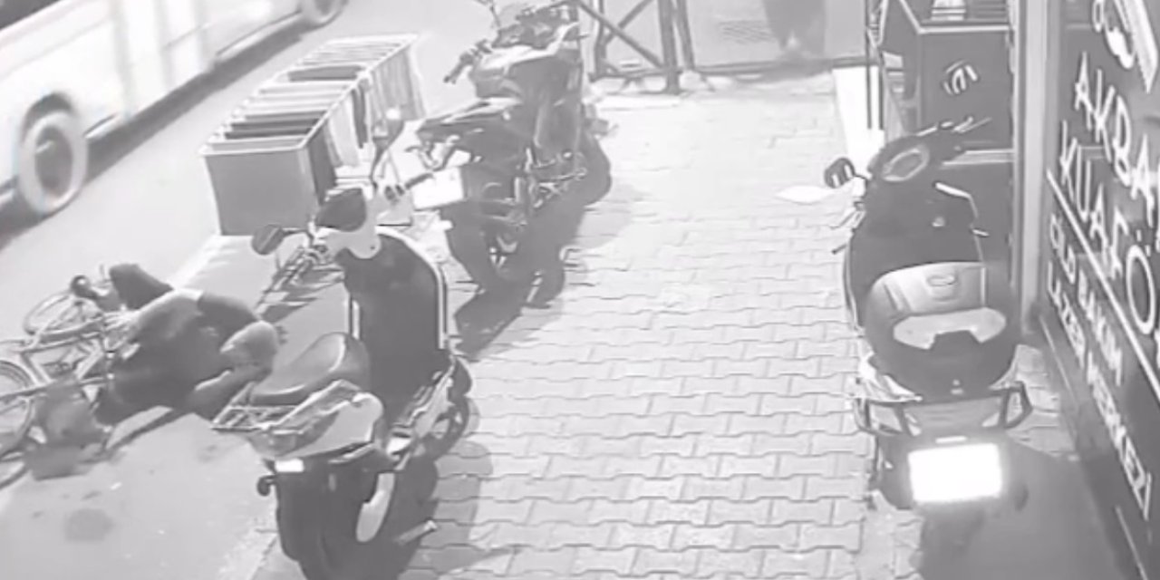 Bisikletten Düştü, Cep Telefonuyla Konuşmaya Devam Etti