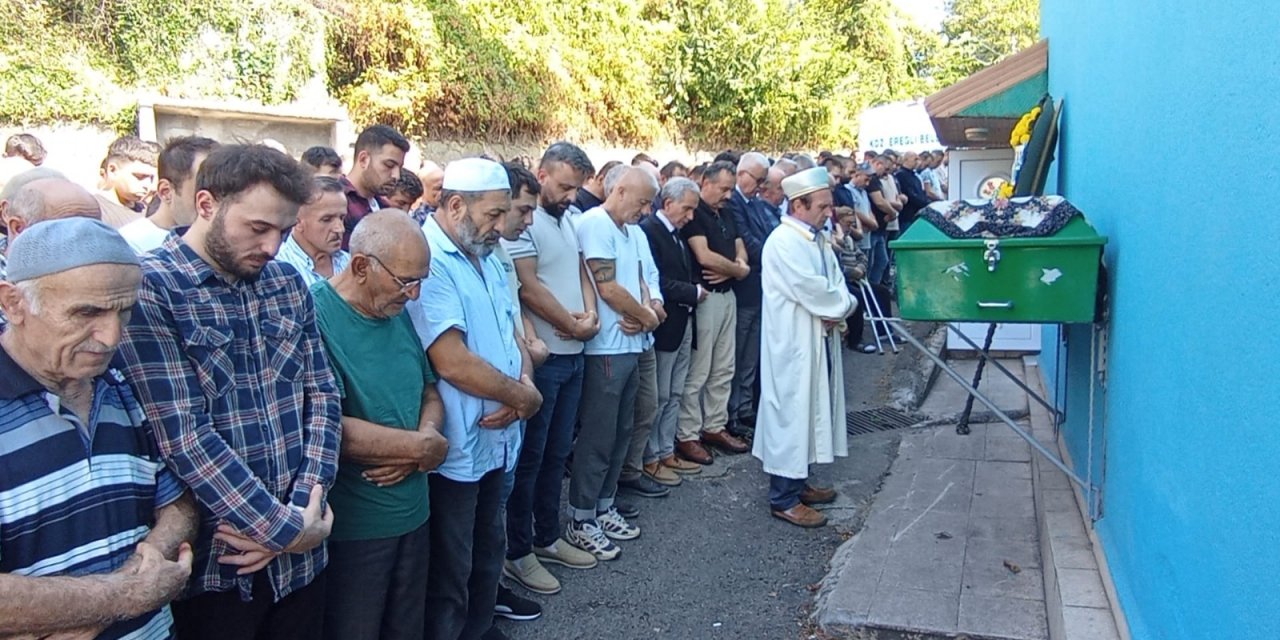 Nişanlısıyla Kazada Ölen Betül, Son Yolculuğuna Uğurlandı