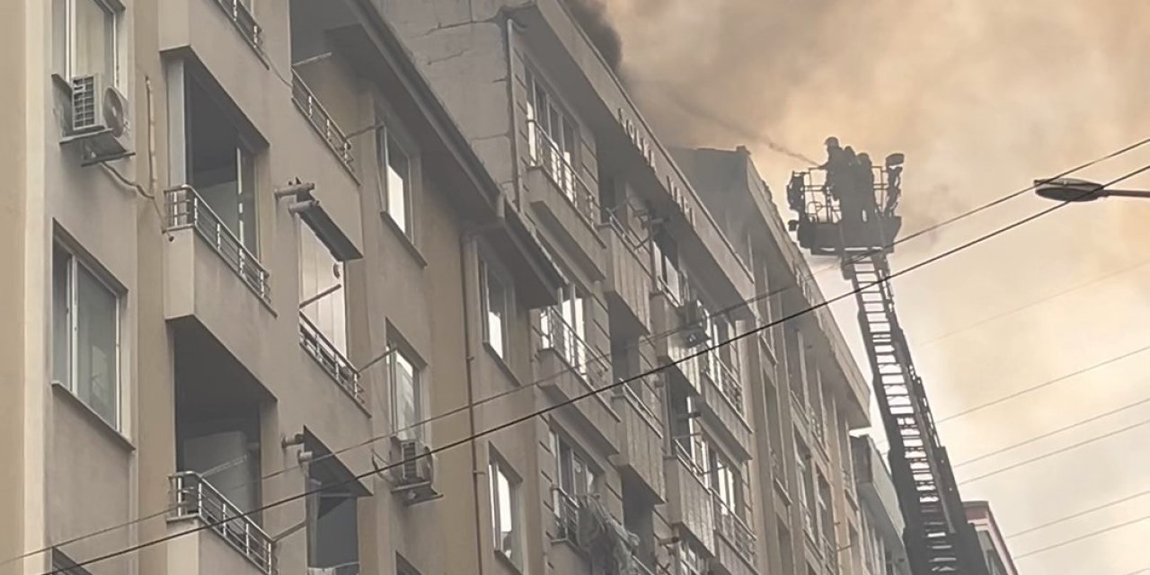 Esenyurt’ta Bina Çatısındaki Yangın Paniğe Neden Oldu