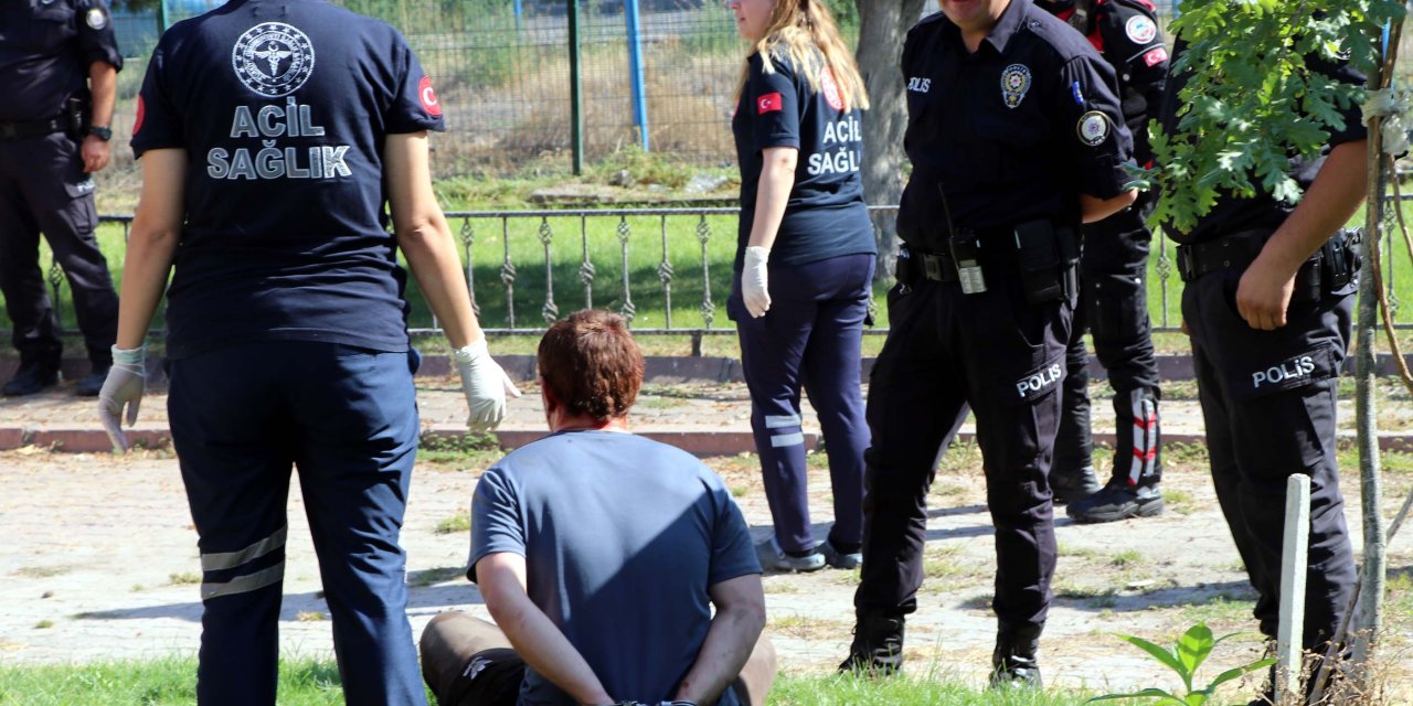 Bipolar Hastası Genç 'Yardım' Ve 'İş' İçin Gittiği Kaymakamlıkta Olay Çıkardı