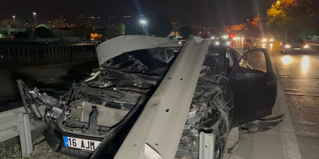 Kaza Yaptığı Otomobilini Bırakıp Kaçtı