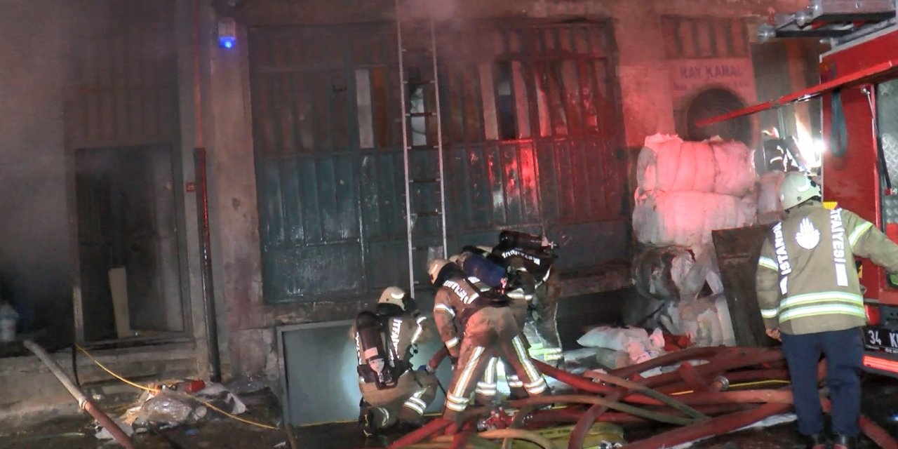 Bayrampaşa'da 4 Katlı İş Hanında Yangın