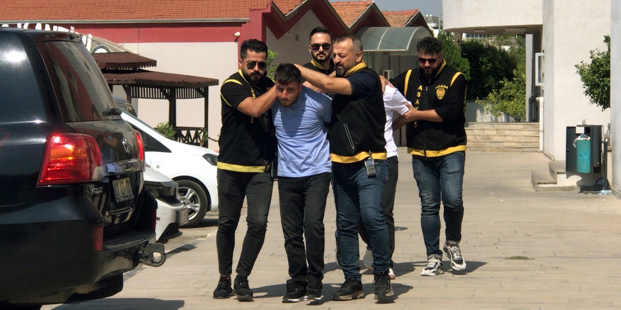 Silahlı Saldırı Şüphelileri, Polisi Görünce Tabancaları Balkondan Attı