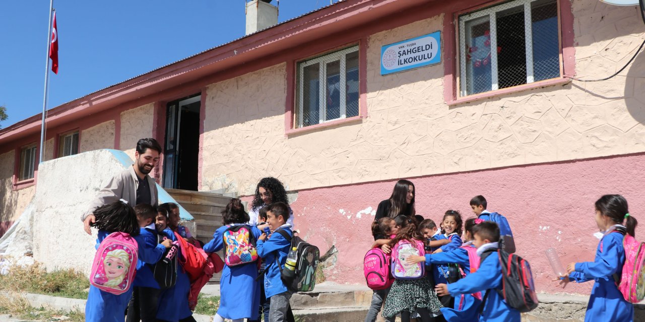 Eskişehirli Şebnem Öğretmen: Gerçek Sevgiyi Van'daki Çocuklarda Tattım