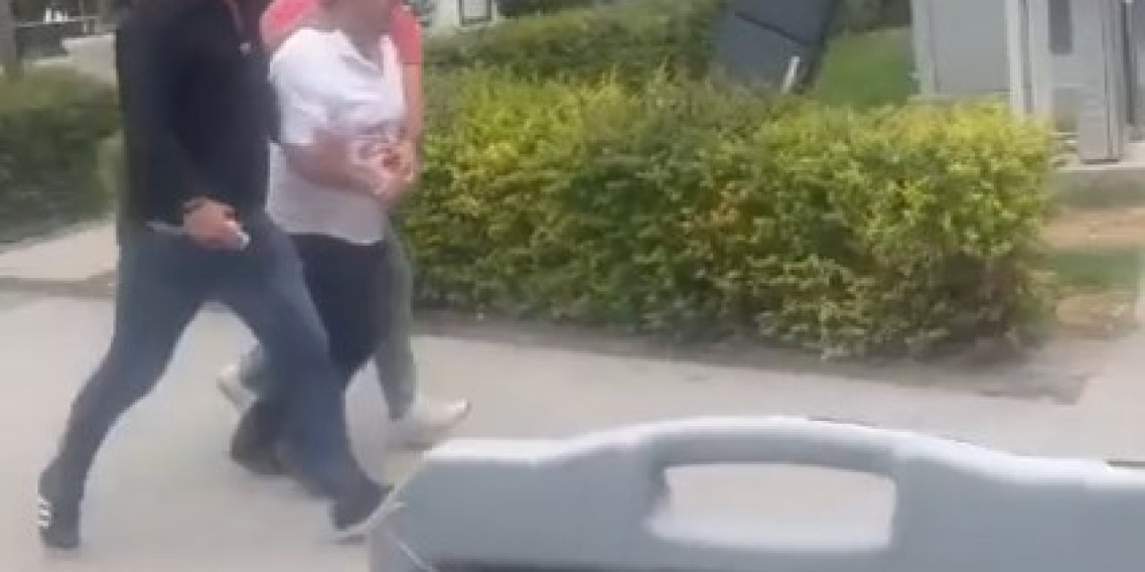 Eski Eşini Cadde Ortasında Bıçakladı, Parkta Yakalandı