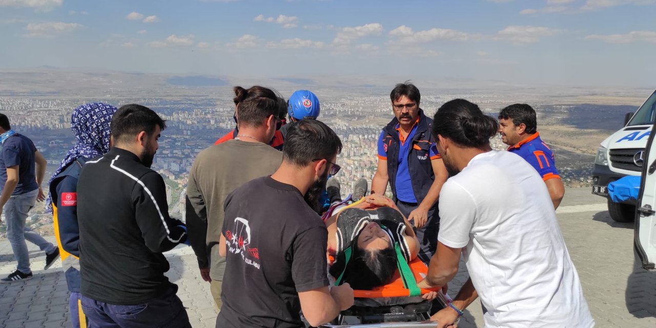 Ters Rüzgarla Düşen Yamaç Paraşütündeki 2 Kadın Yaralandı