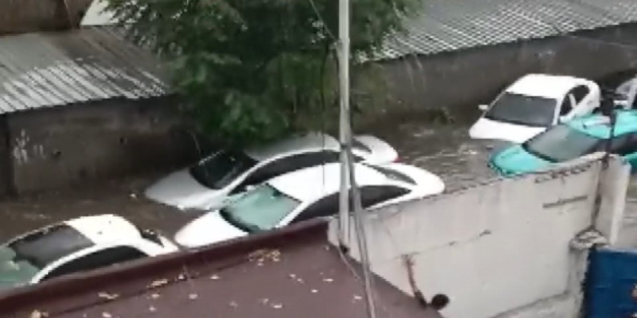 Gaziosmanpaşa'da Çok Sayıda Araç Sele Kapıldı