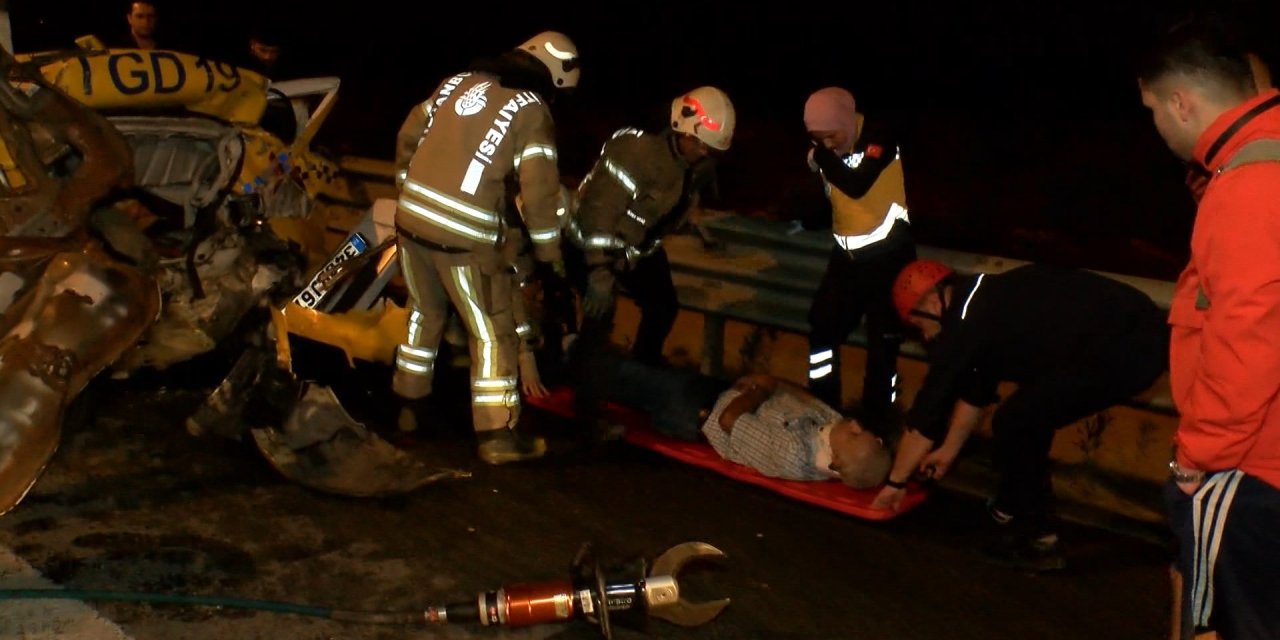 Kazada Şoka Giren Taksi Şoförü, 'Araçta Biri Var' Dedi, Ekipler Ormanlık Alanda Arama Yaptı