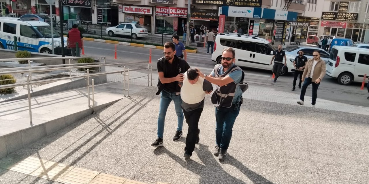 Eski Eşini Öldüren Şüpheli Adliyeye Çelek Yelekle Getirildi