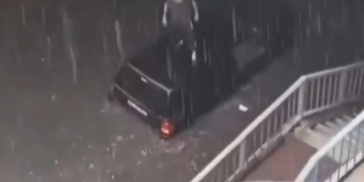 Pendik'te Alt Geçitte Mahsur Kaldı; Merdiven Korkuluklarına Atlayarak Kurtuldu