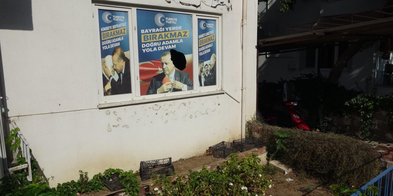 Çanakkale'de Ak Parti'nin Seçim İrtibat Ofisine Taşlı Saldırı