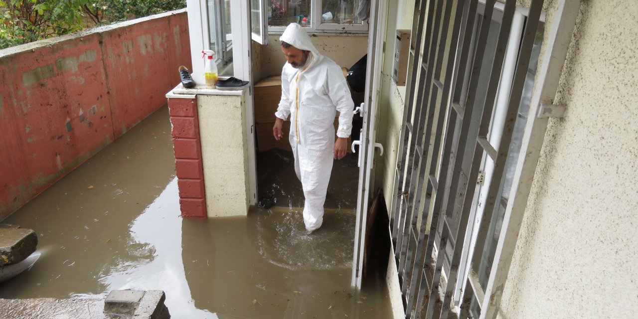 Pendik'te Evi Su Bastı; Eşyalar Kullanılamaz Hale Gedi