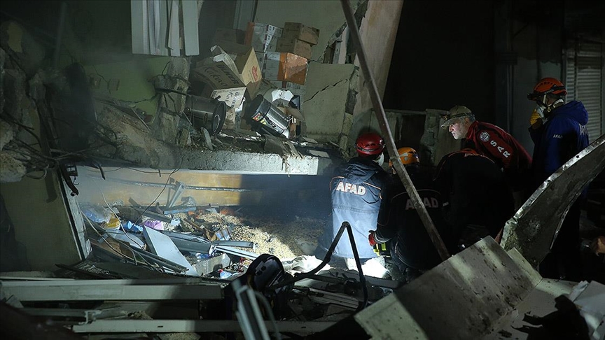 Hatay Defne'de 6,4 büyüklüğündeki depremin ardından 90 artçı meydana geldi