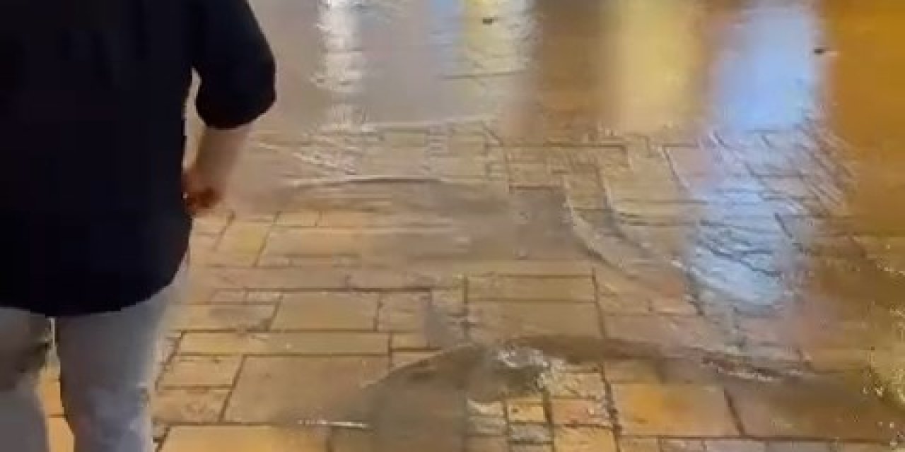 Kapalıçarşı Ve Tahtakale'yi Su Bastı - 1