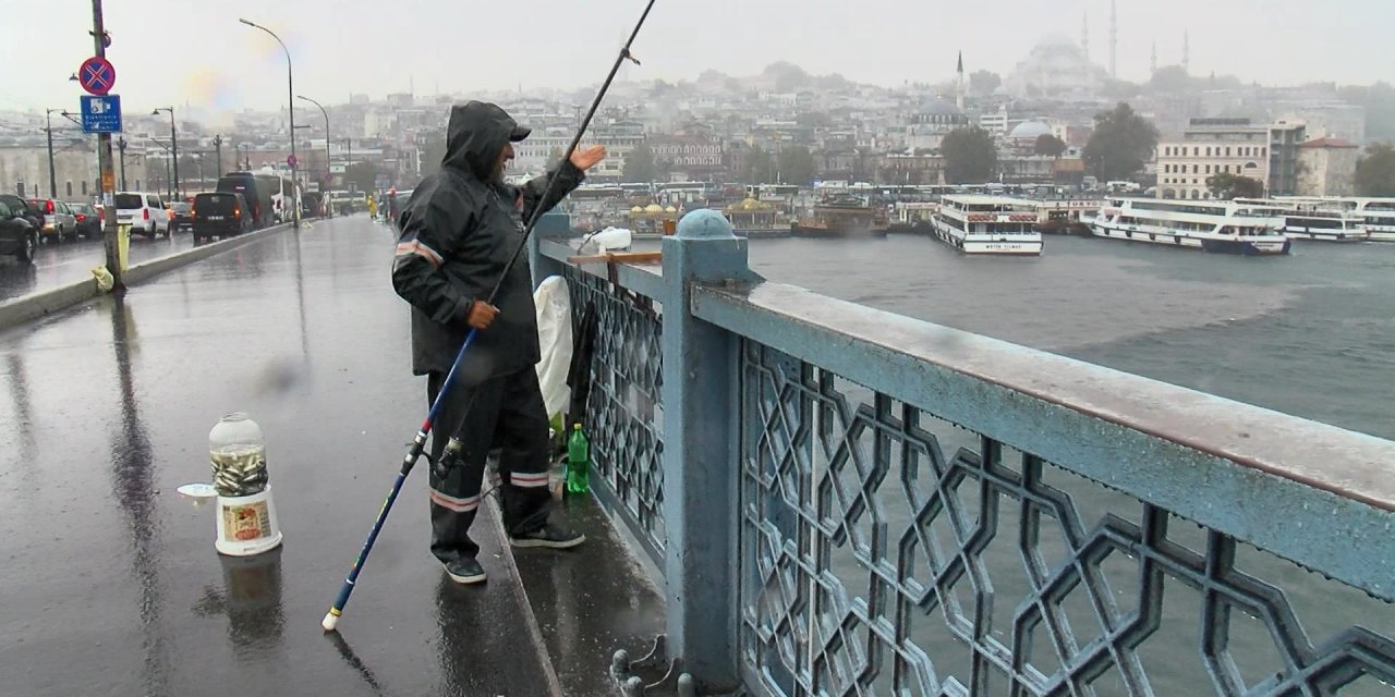 Karaköy'de Sağanak Yağışta Yollar Su Altında Kaldı