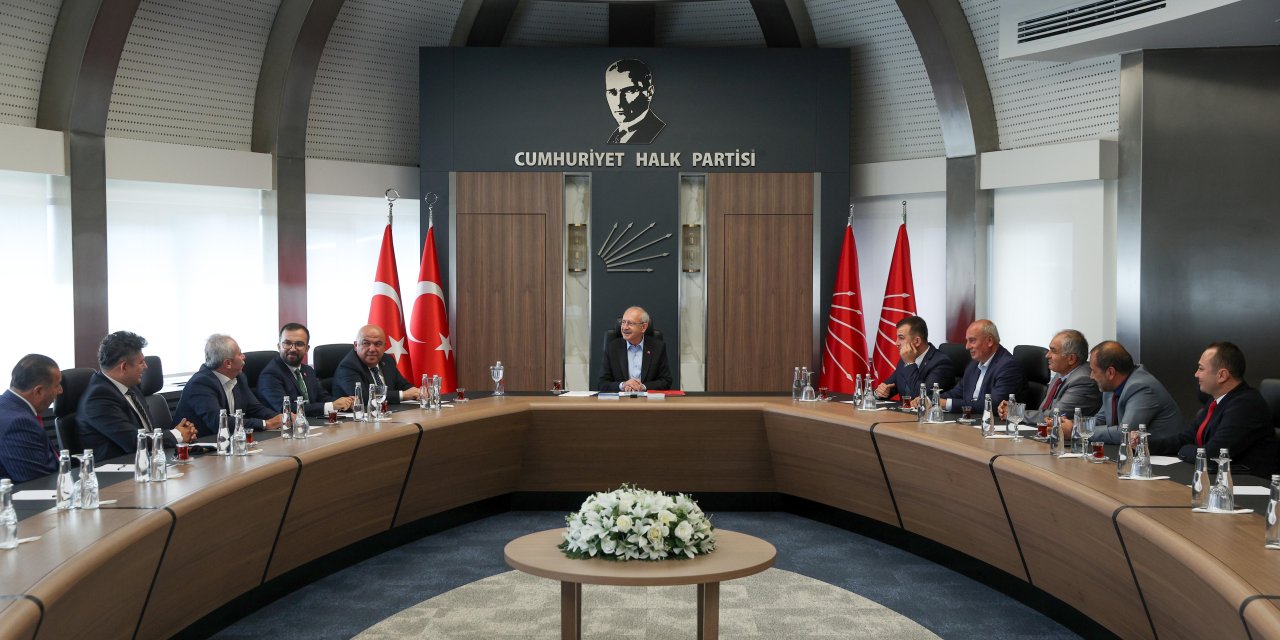 Kılıçdaroğlu, Antalya İl Başkanı Cengiz İle Görüştü