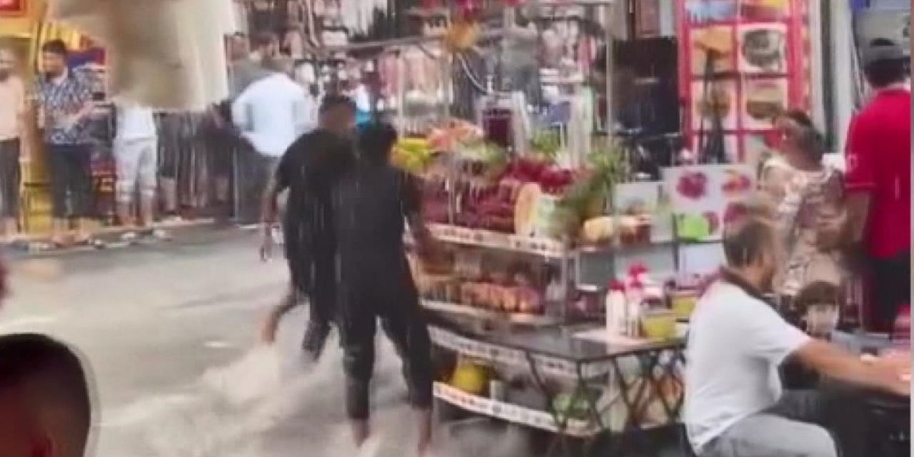 Kapalıçarşı Ve Tahtakale'yi Su Bastı - 2