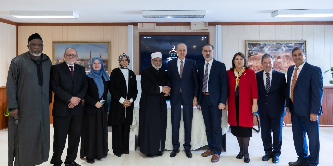 Tbmm Başkanı Kurtulmuş, İrlanda'da İslam Kültür Merkezi'ni Ziyaret Etti