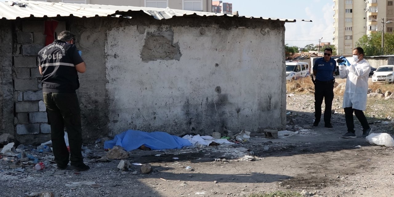 Antalya'da Erkek Cesedi Bulundu