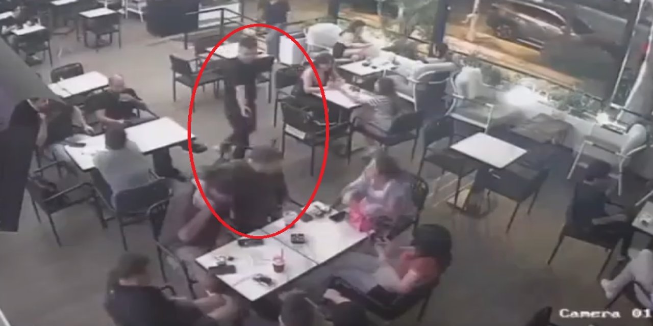 Kafede Otururken Tabancayla Sırtından Vurulduğu Anlar Kamerada