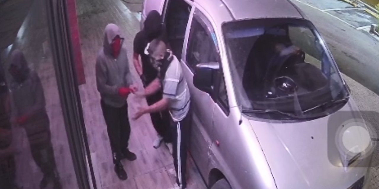 Başakşehir'de Levye İle Açamayınca Araç İle Girdiler