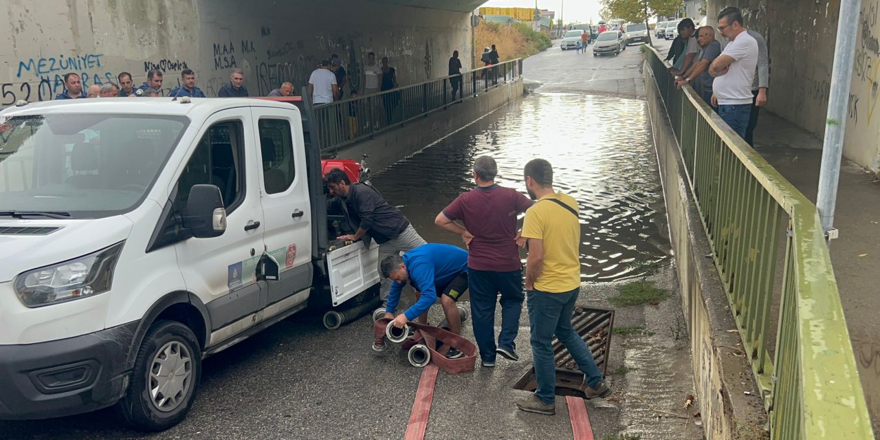 Maltepe'de Kuvvetli Yağış Sonrası Cadde Ve Alt Geçit Göle Döndü