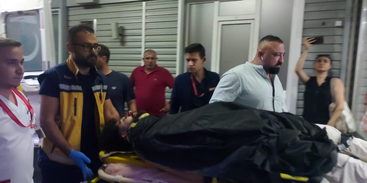 Konsere Giden Rap Şarkıcılarının İçinde Bulunduğu Minibüs Kaza Yaptı: 7 Yaralı